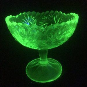 Gorgeous Scalloped Rim Uranium Starburst Medallion bowl on stand